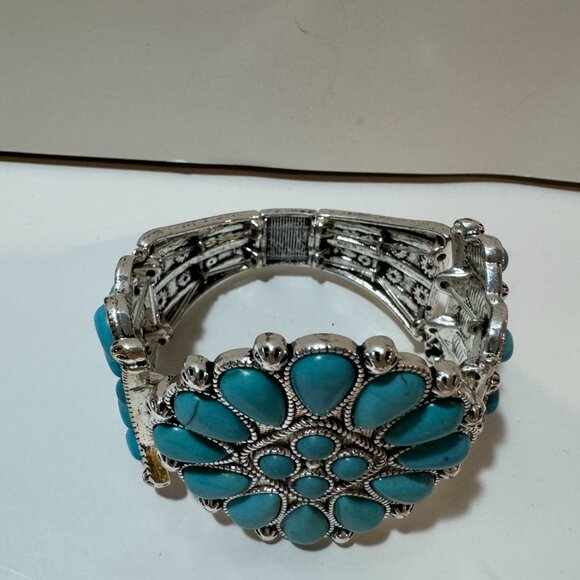 Plunder Turquoise Statement Cuff Bracelet 🌵 Bold and beautiful silver-toned - Picture 7 of 7